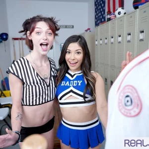Threesome: Pleasing Your Fans Screenshot